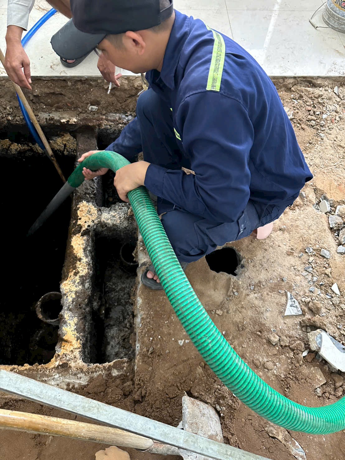 Thông Hút Hầm Cầu Tại Xã Bà Điểm Hóc Môn Giá Rẻ 24/7
